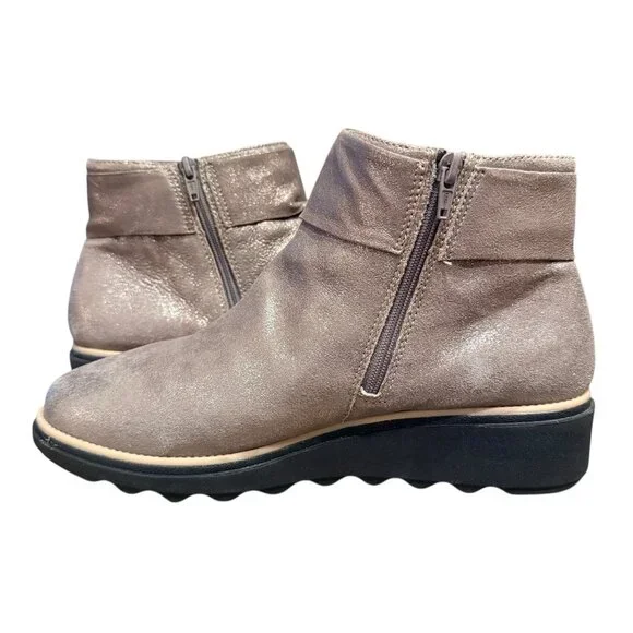Clarks Pewter Metallic Leather Sharon Salon Bow Comfort Ankle Boots Size 7 - Picture 2 of 5